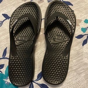 Nike women’s flip flops